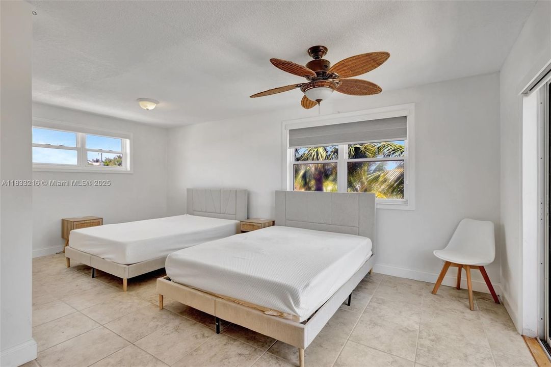 For Sale: $950,000 (3 beds, 2 baths, 2572 Square Feet)