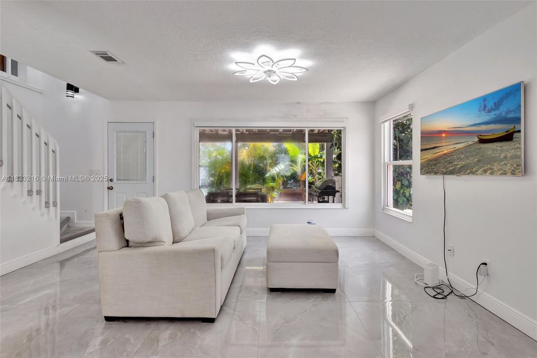 For Sale: $950,000 (3 beds, 2 baths, 2572 Square Feet)