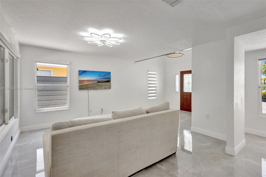 For Sale: $950,000 (3 beds, 2 baths, 2572 Square Feet)