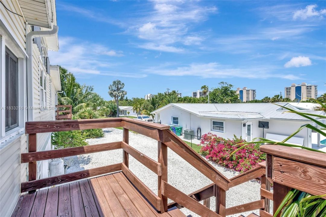 For Sale: $950,000 (3 beds, 2 baths, 2572 Square Feet)