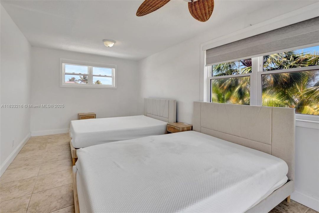 For Sale: $950,000 (3 beds, 2 baths, 2572 Square Feet)