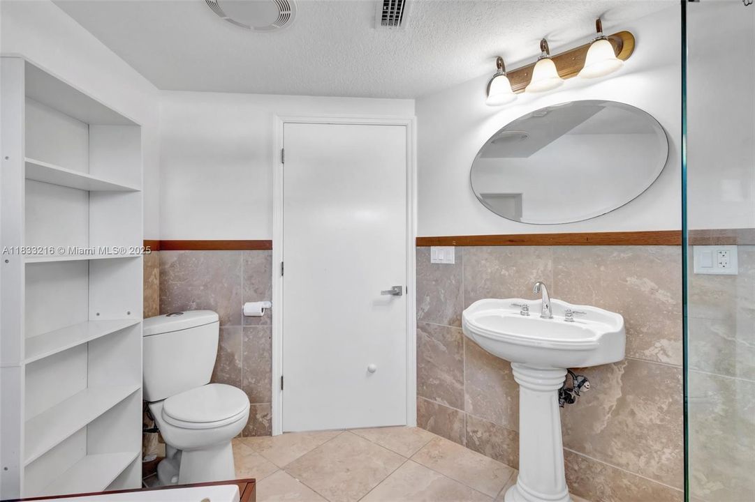 For Sale: $950,000 (3 beds, 2 baths, 2572 Square Feet)