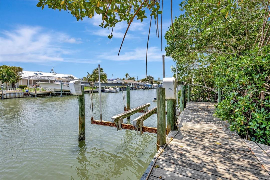 For Sale: $950,000 (3 beds, 2 baths, 2572 Square Feet)