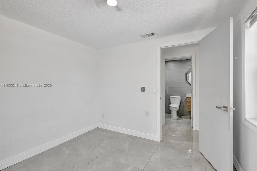 For Sale: $950,000 (3 beds, 2 baths, 2572 Square Feet)