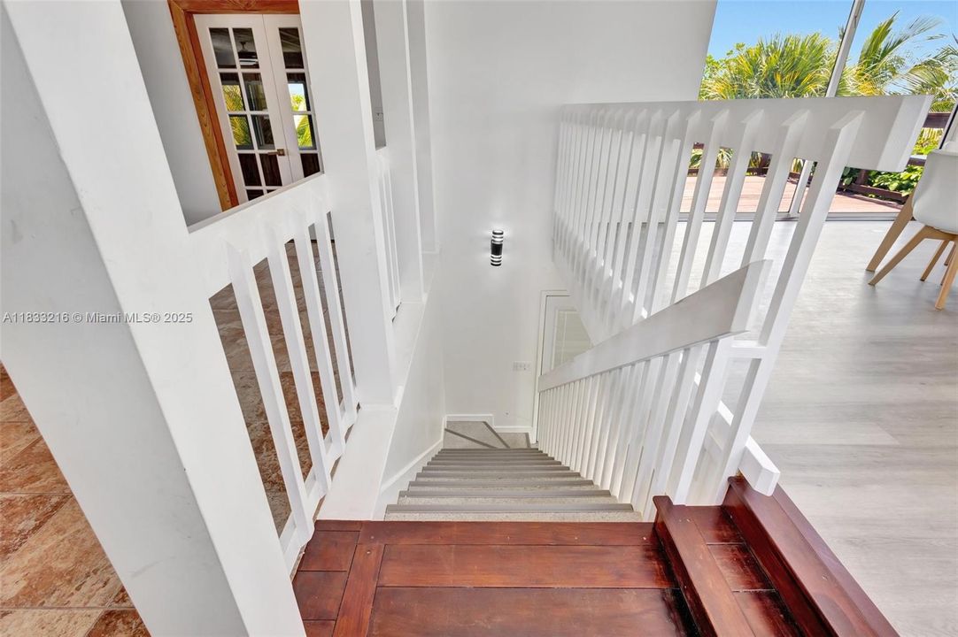 For Sale: $950,000 (3 beds, 2 baths, 2572 Square Feet)