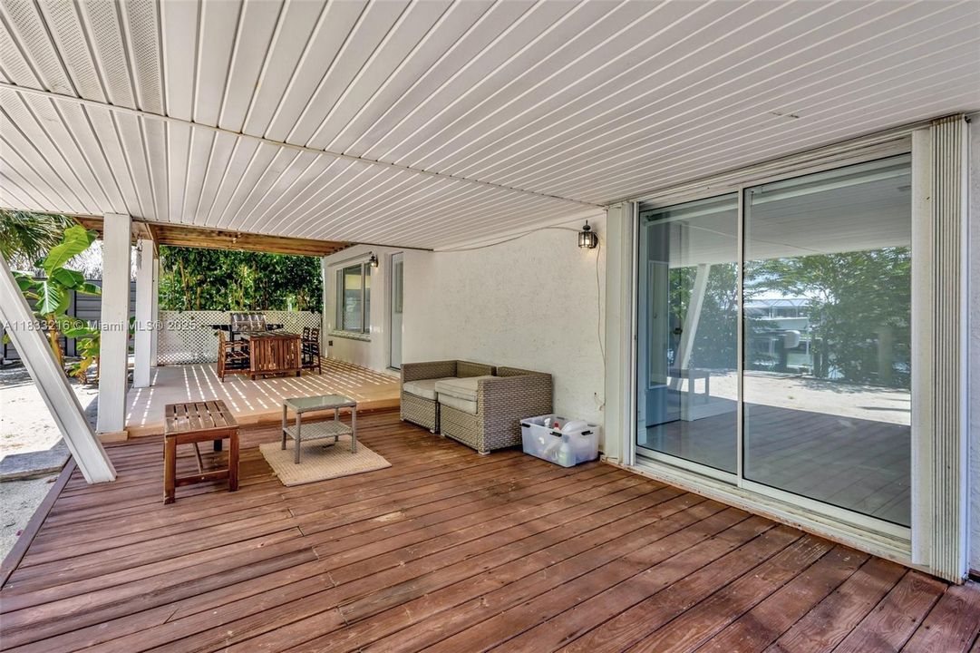 For Sale: $950,000 (3 beds, 2 baths, 2572 Square Feet)