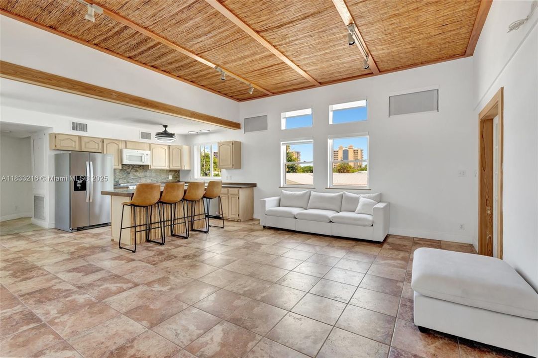 For Sale: $950,000 (3 beds, 2 baths, 2572 Square Feet)