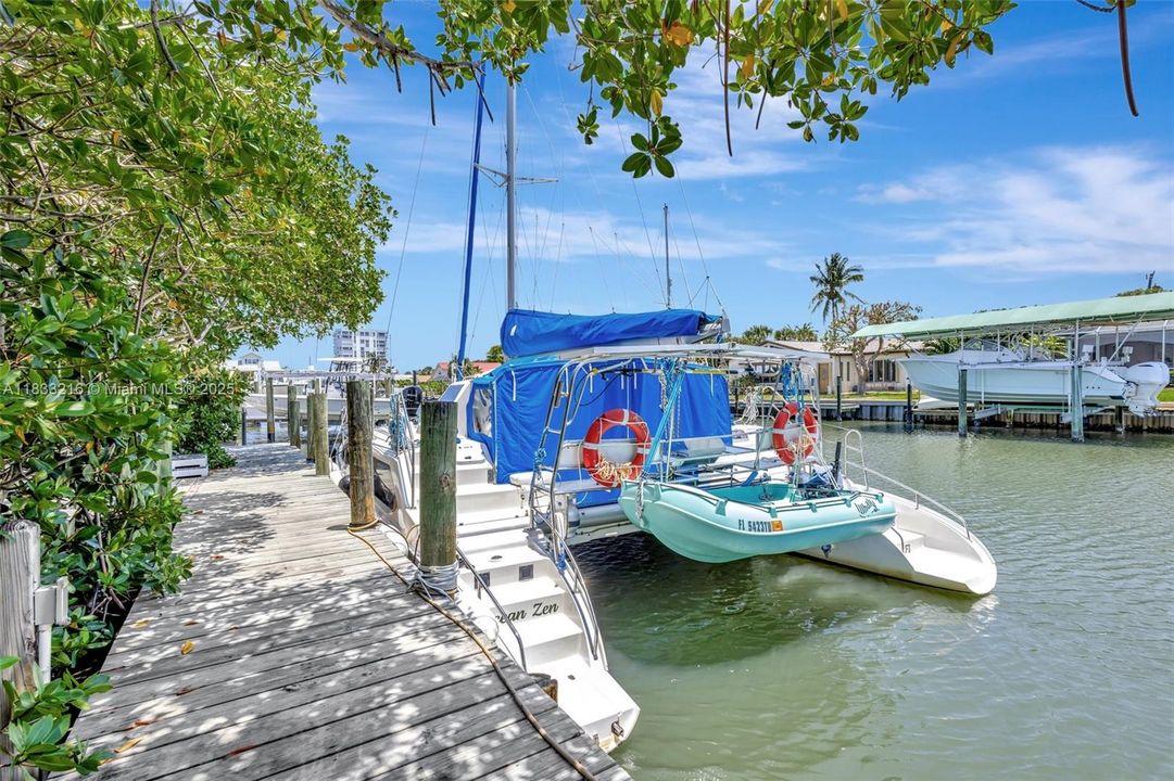For Sale: $950,000 (3 beds, 2 baths, 2572 Square Feet)