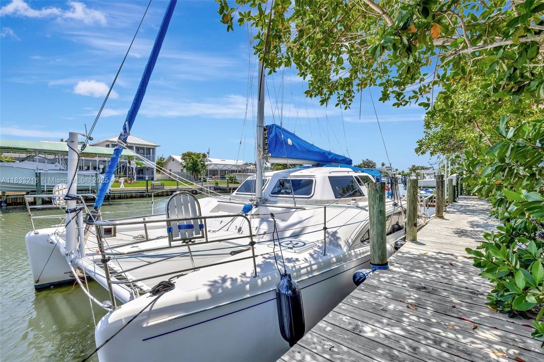 For Sale: $950,000 (3 beds, 2 baths, 2572 Square Feet)