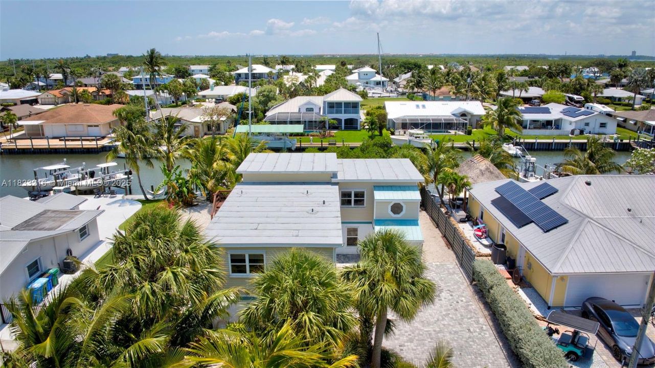 For Sale: $950,000 (3 beds, 2 baths, 2572 Square Feet)