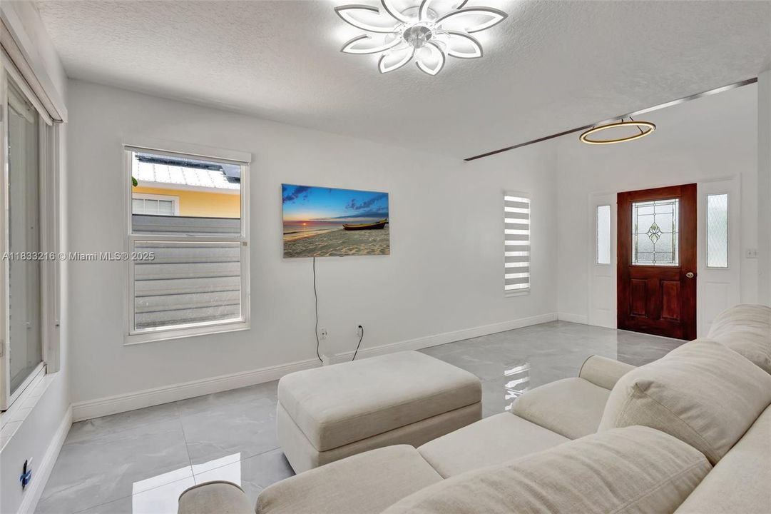 For Sale: $950,000 (3 beds, 2 baths, 2572 Square Feet)