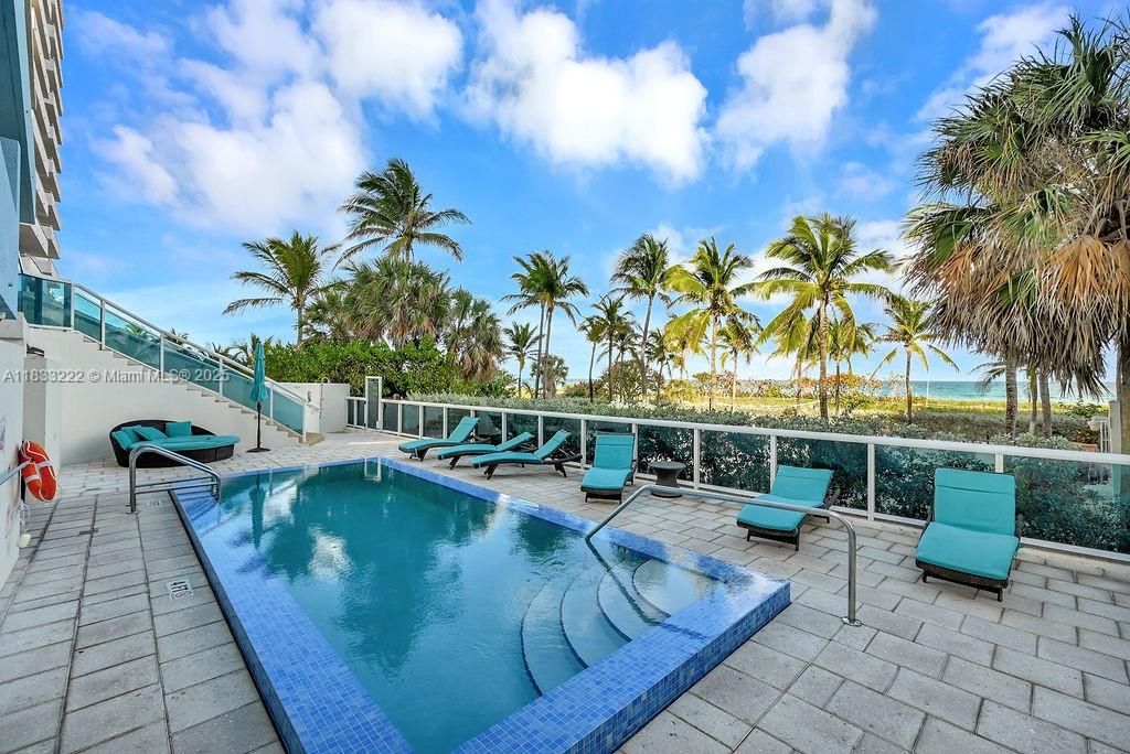 Recently Sold: $1,055,000 (3 beds, 2 baths, 1161 Square Feet)