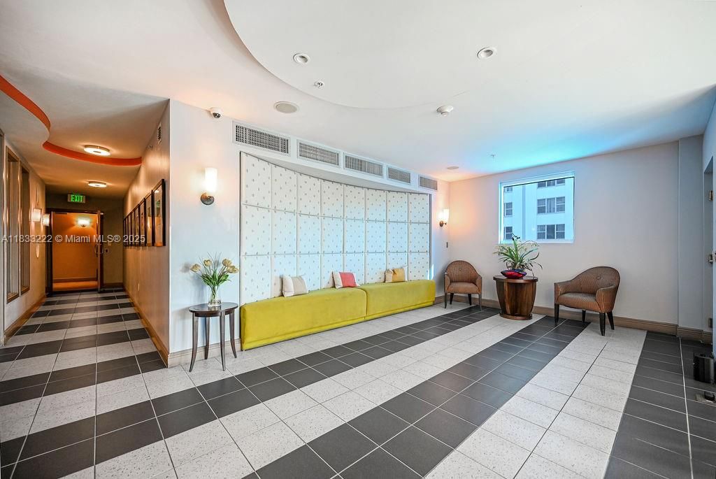 Recently Sold: $1,055,000 (3 beds, 2 baths, 1161 Square Feet)