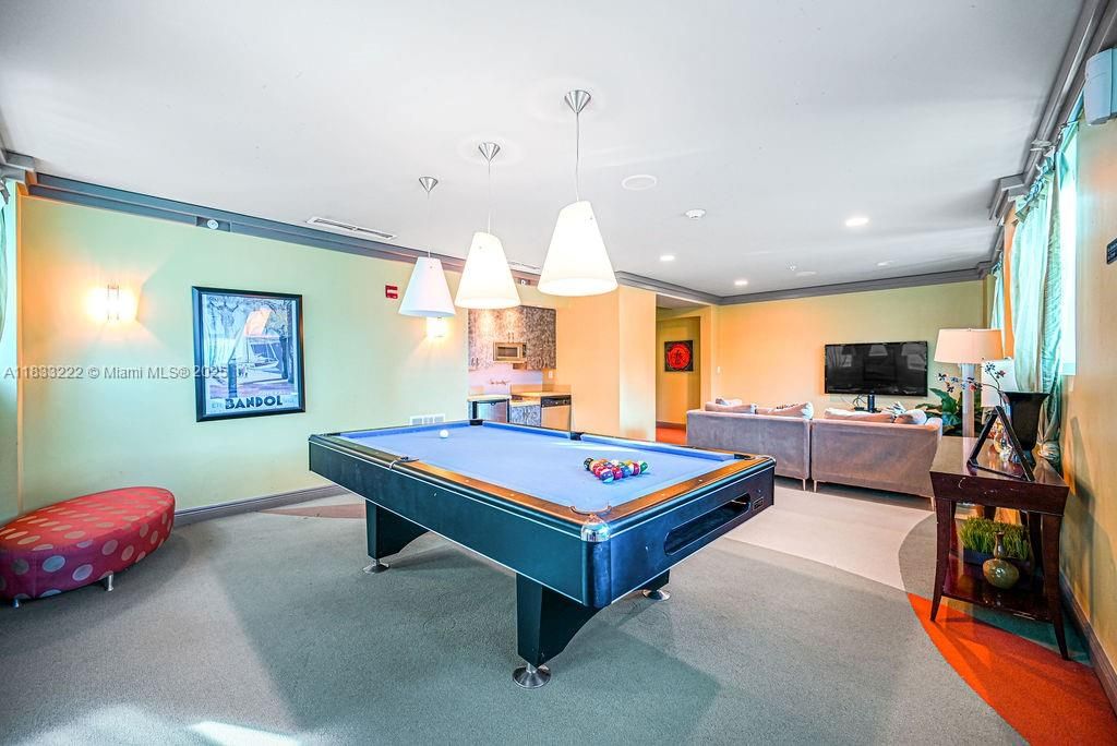 Recently Sold: $1,055,000 (3 beds, 2 baths, 1161 Square Feet)