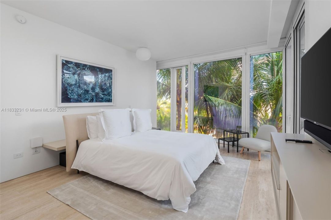 For Sale: $18,750,000 (4 beds, 5 baths, 4323 Square Feet)