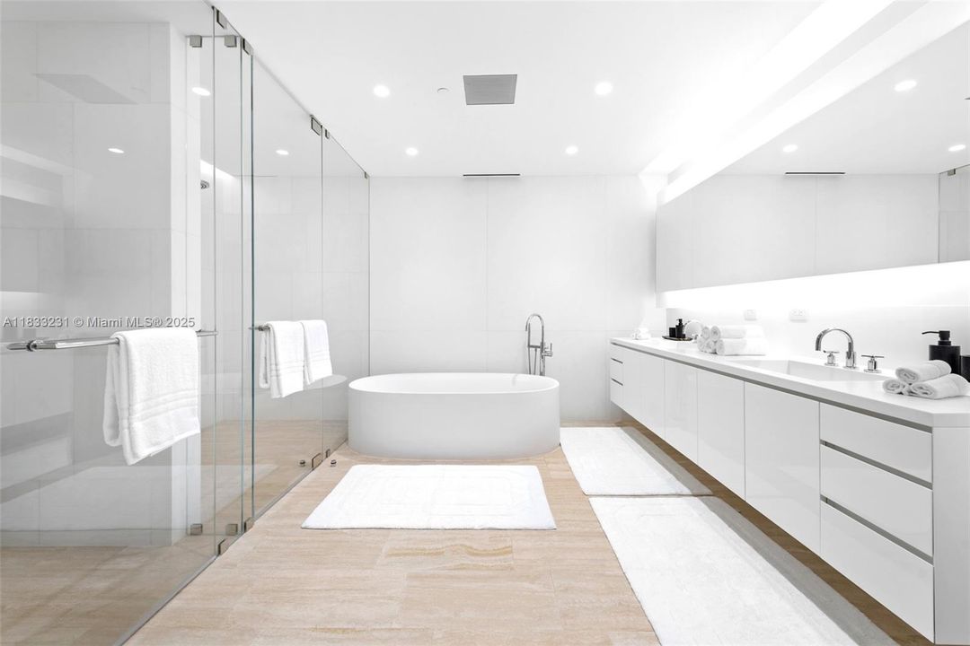 For Sale: $18,750,000 (4 beds, 5 baths, 4323 Square Feet)