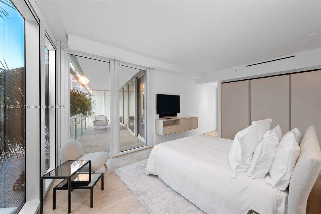 For Sale: $18,750,000 (4 beds, 5 baths, 4323 Square Feet)