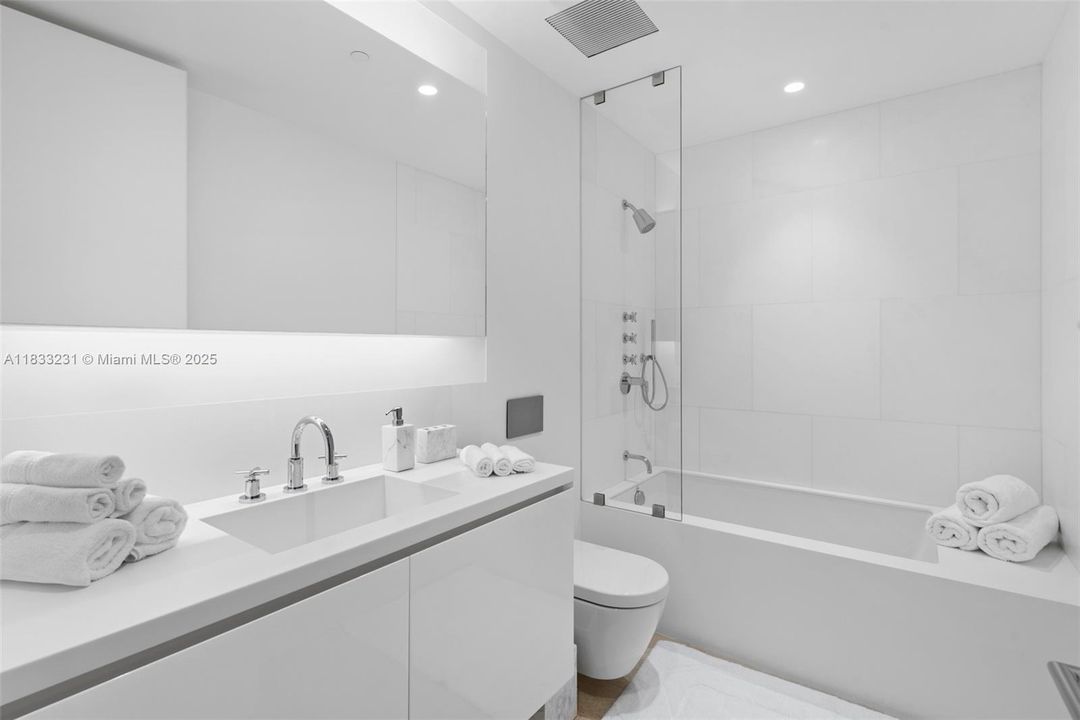 For Sale: $18,750,000 (4 beds, 5 baths, 4323 Square Feet)