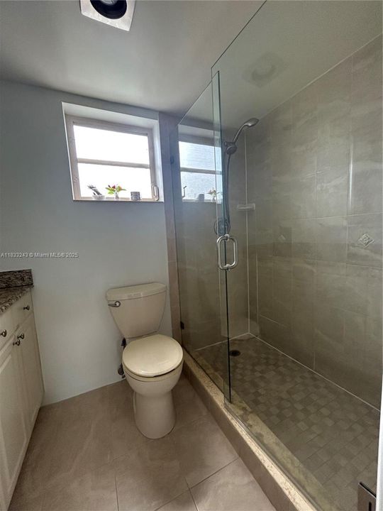 合同活跃: $1,800 (2 贝兹, 2 浴室, 920 平方英尺)