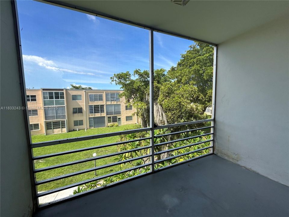 合同活跃: $1,800 (2 贝兹, 2 浴室, 920 平方英尺)