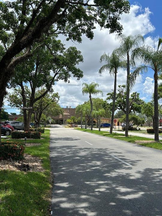 合同活跃: $1,800 (2 贝兹, 2 浴室, 920 平方英尺)