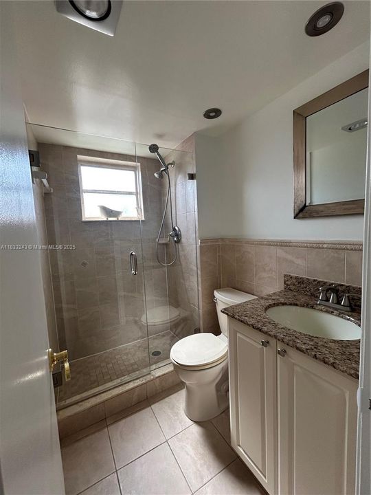 合同活跃: $1,800 (2 贝兹, 2 浴室, 920 平方英尺)