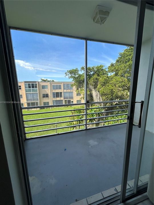 合同活跃: $1,800 (2 贝兹, 2 浴室, 920 平方英尺)