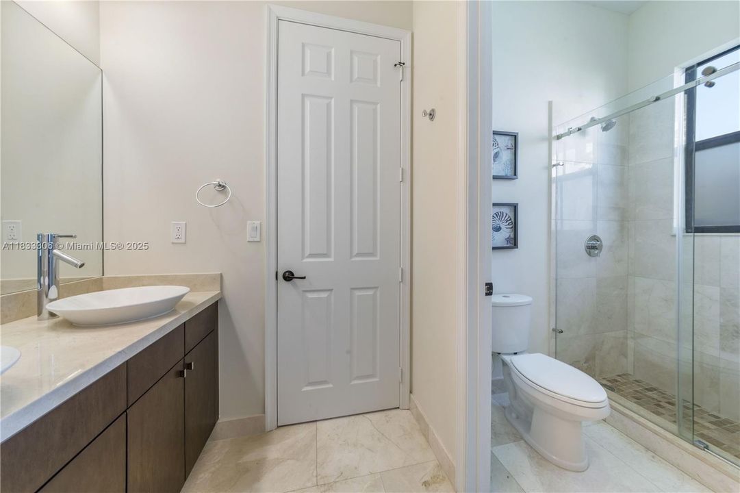 Недавно арендовано: $8,400 (4 спален, 3 ванн, 2860 Квадратных фут)