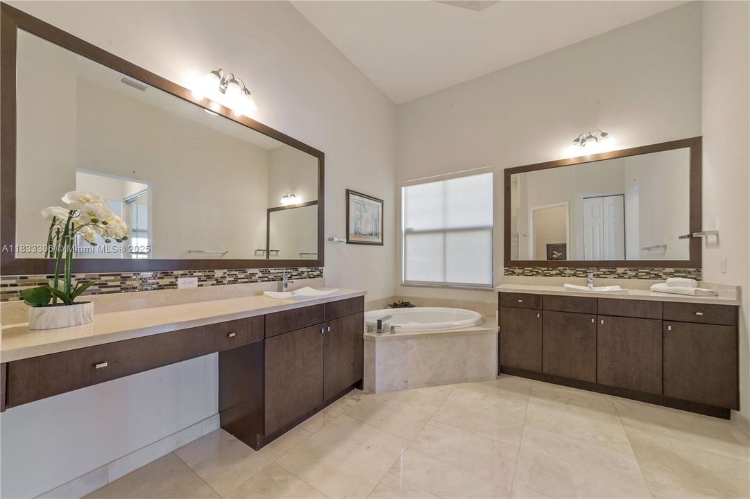 Недавно арендовано: $8,400 (4 спален, 3 ванн, 2860 Квадратных фут)