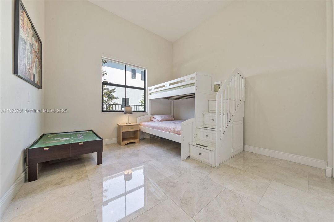 Недавно арендовано: $8,400 (4 спален, 3 ванн, 2860 Квадратных фут)