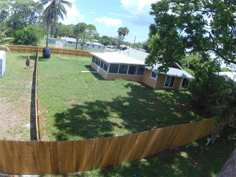 Recientemente alquilado: $2,500 (4 camas, 2 baños, 1446 Pies cuadrados)
