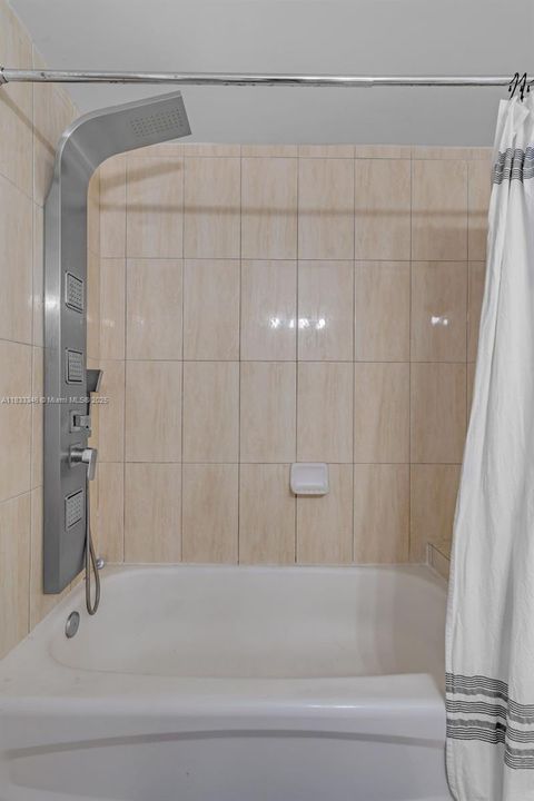 For Sale: $260,000 (0 beds, 1 baths, 401 Square Feet)