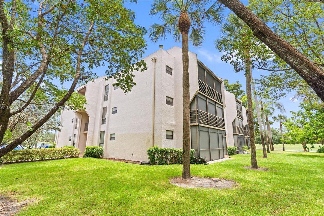 Building 8150-Beautiful Common Area View