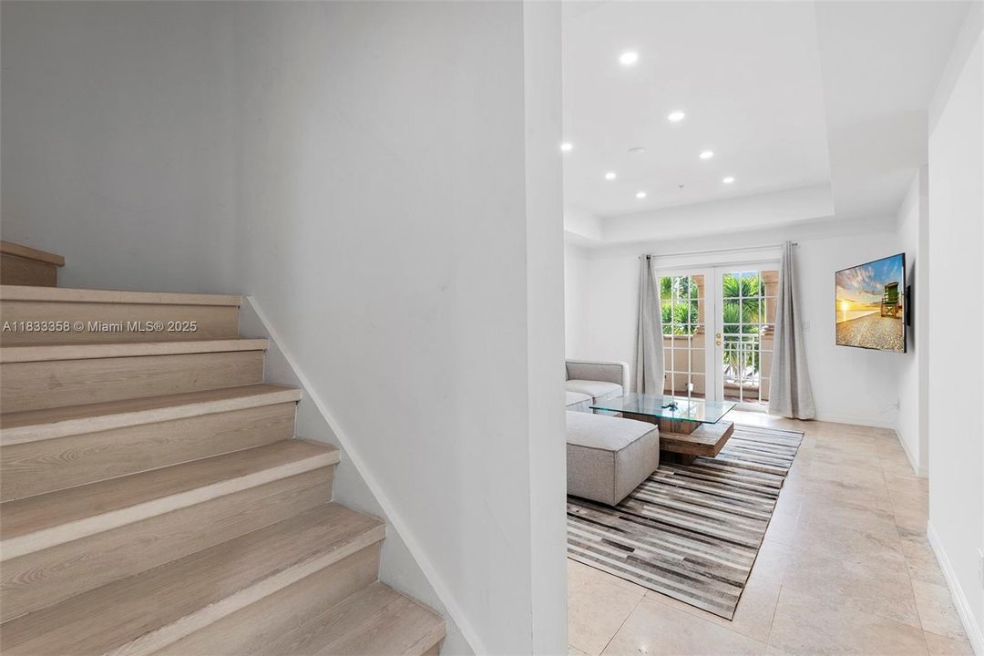 For Sale: $2,177,000 (3 beds, 3 baths, 2640 Square Feet)