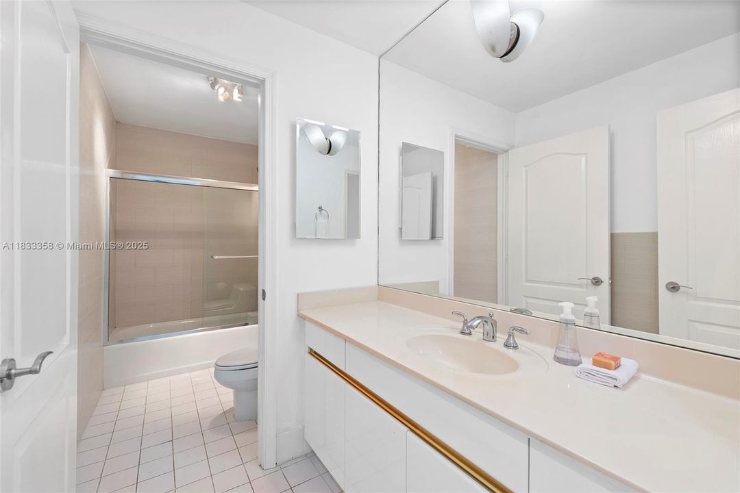 For Sale: $2,177,000 (3 beds, 3 baths, 2640 Square Feet)