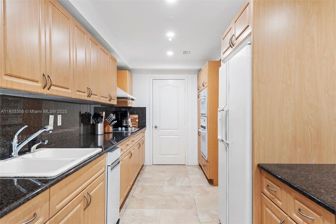 For Sale: $2,177,000 (3 beds, 3 baths, 2640 Square Feet)