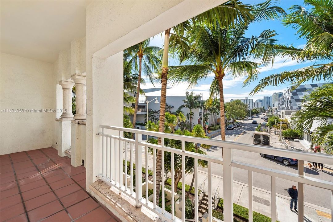 For Sale: $2,177,000 (3 beds, 3 baths, 2640 Square Feet)