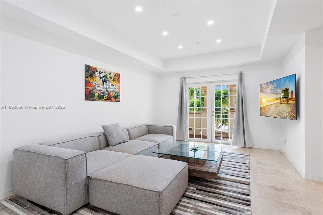 For Sale: $2,177,000 (3 beds, 3 baths, 2640 Square Feet)