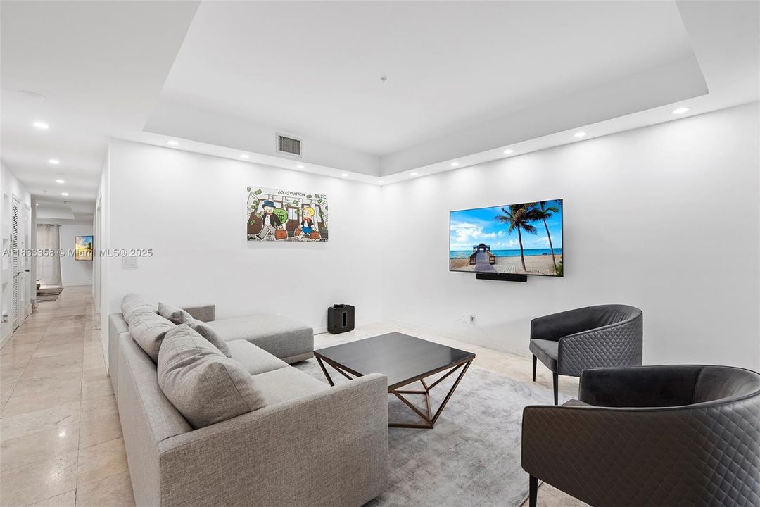 For Sale: $2,177,000 (3 beds, 3 baths, 2640 Square Feet)