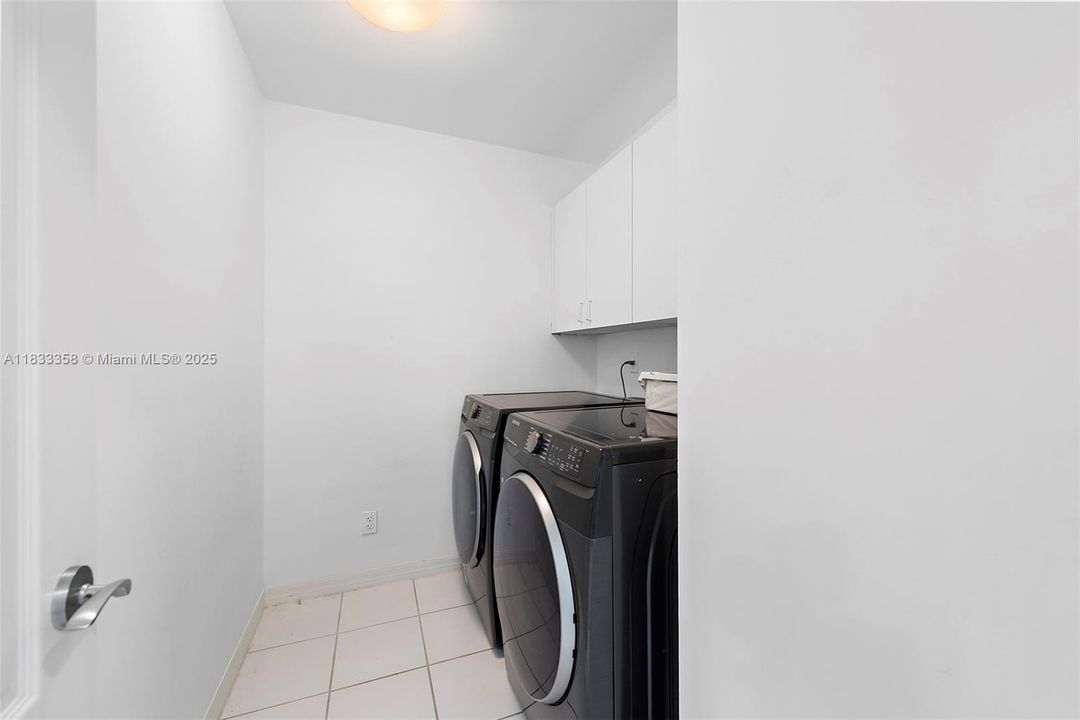 For Sale: $2,177,000 (3 beds, 3 baths, 2640 Square Feet)