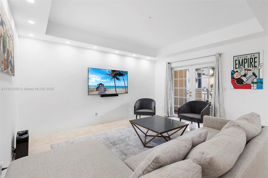 For Sale: $2,177,000 (3 beds, 3 baths, 2640 Square Feet)