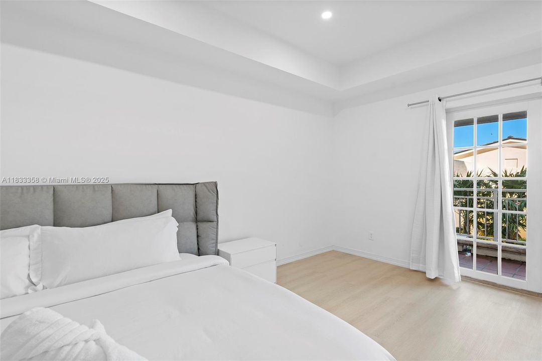 For Sale: $2,177,000 (3 beds, 3 baths, 2640 Square Feet)
