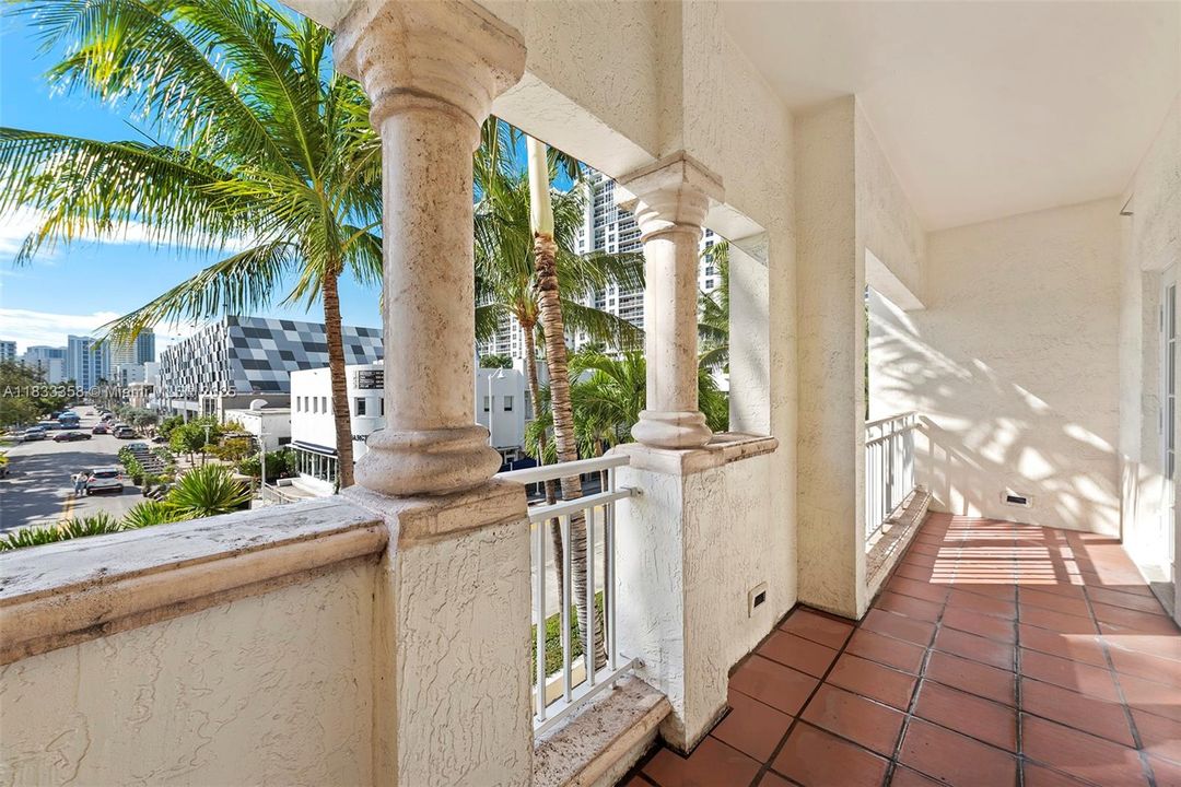 For Sale: $2,177,000 (3 beds, 3 baths, 2640 Square Feet)