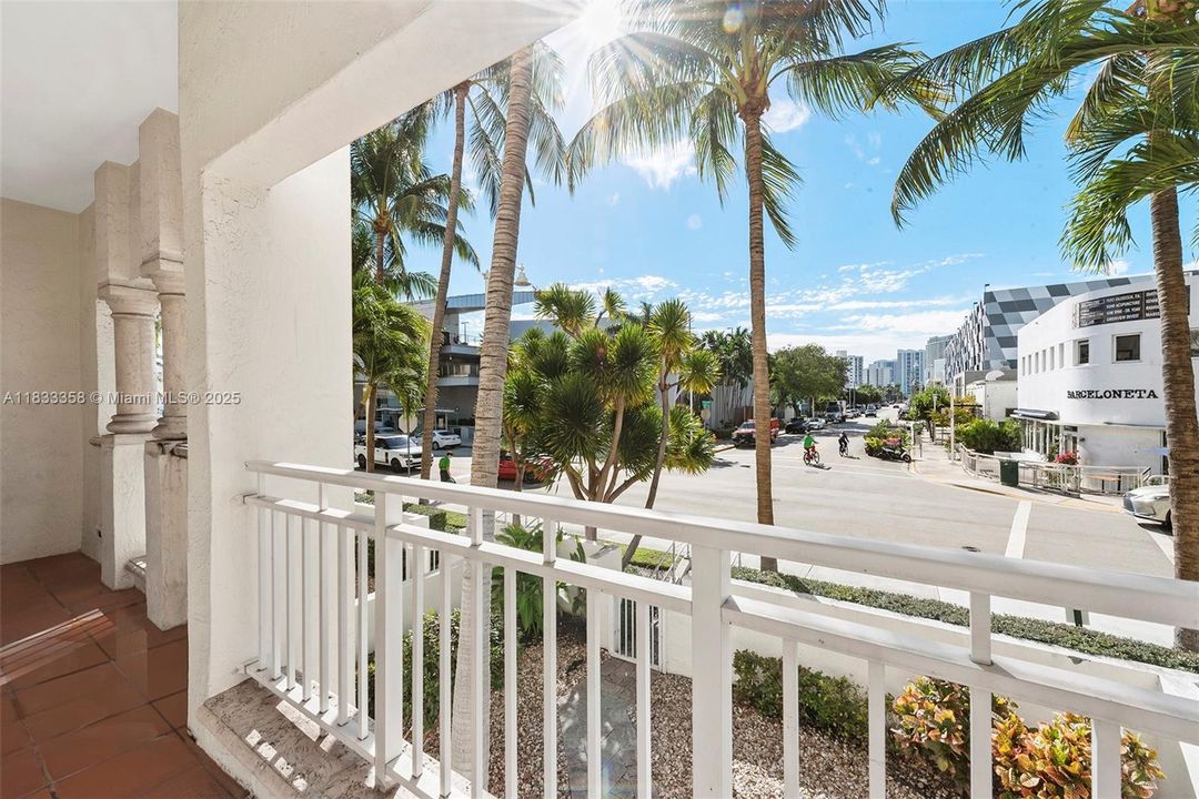 For Sale: $2,177,000 (3 beds, 3 baths, 2640 Square Feet)
