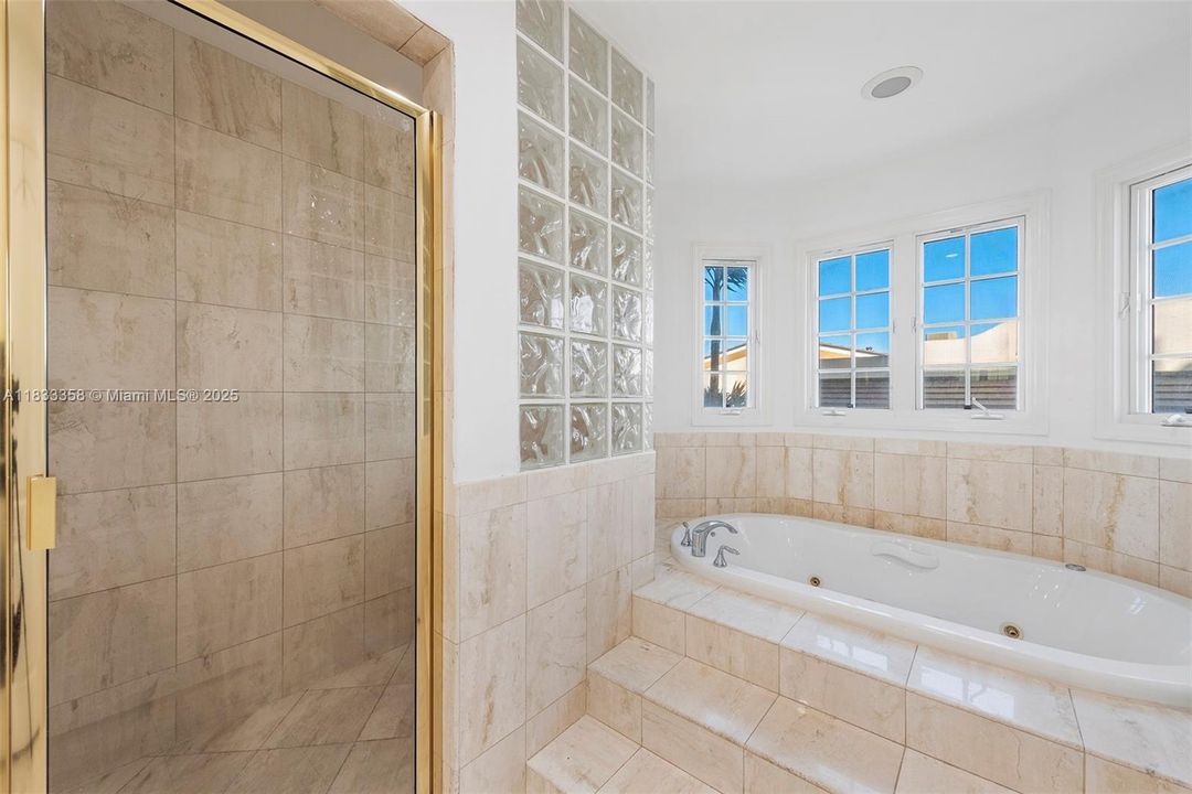 For Sale: $2,177,000 (3 beds, 3 baths, 2640 Square Feet)