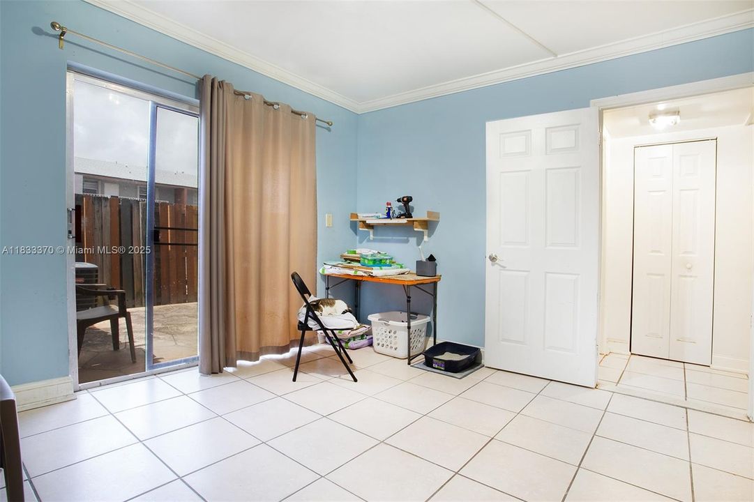 Active With Contract: $270,000 (2 beds, 2 baths, 1000 Square Feet)