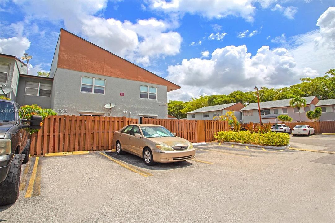 Active With Contract: $270,000 (2 beds, 2 baths, 1000 Square Feet)