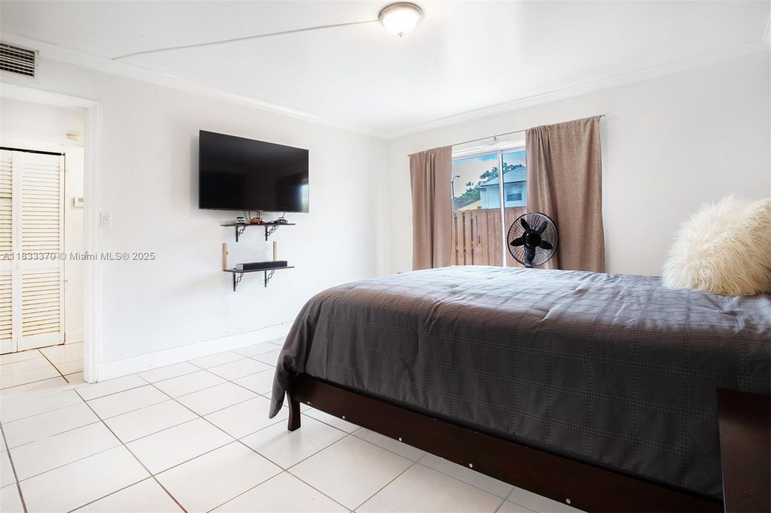 Active With Contract: $270,000 (2 beds, 2 baths, 1000 Square Feet)