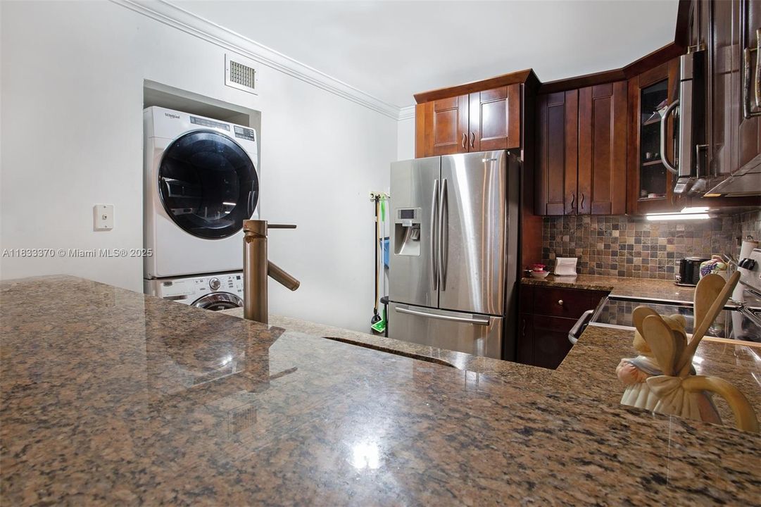 Active With Contract: $270,000 (2 beds, 2 baths, 1000 Square Feet)