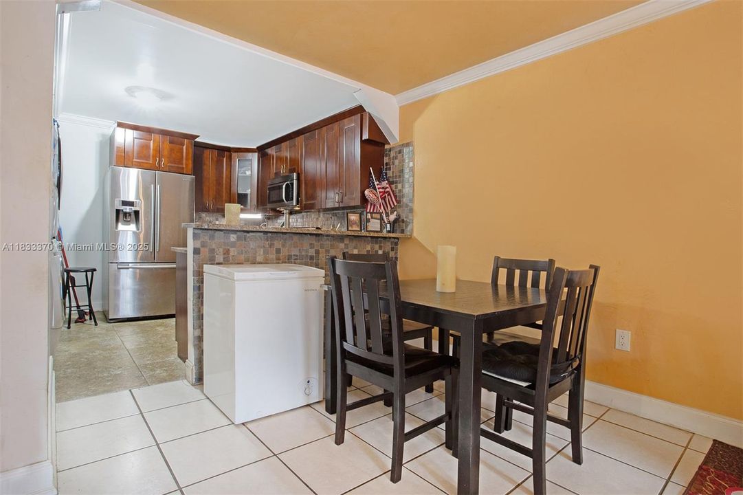 Active With Contract: $270,000 (2 beds, 2 baths, 1000 Square Feet)